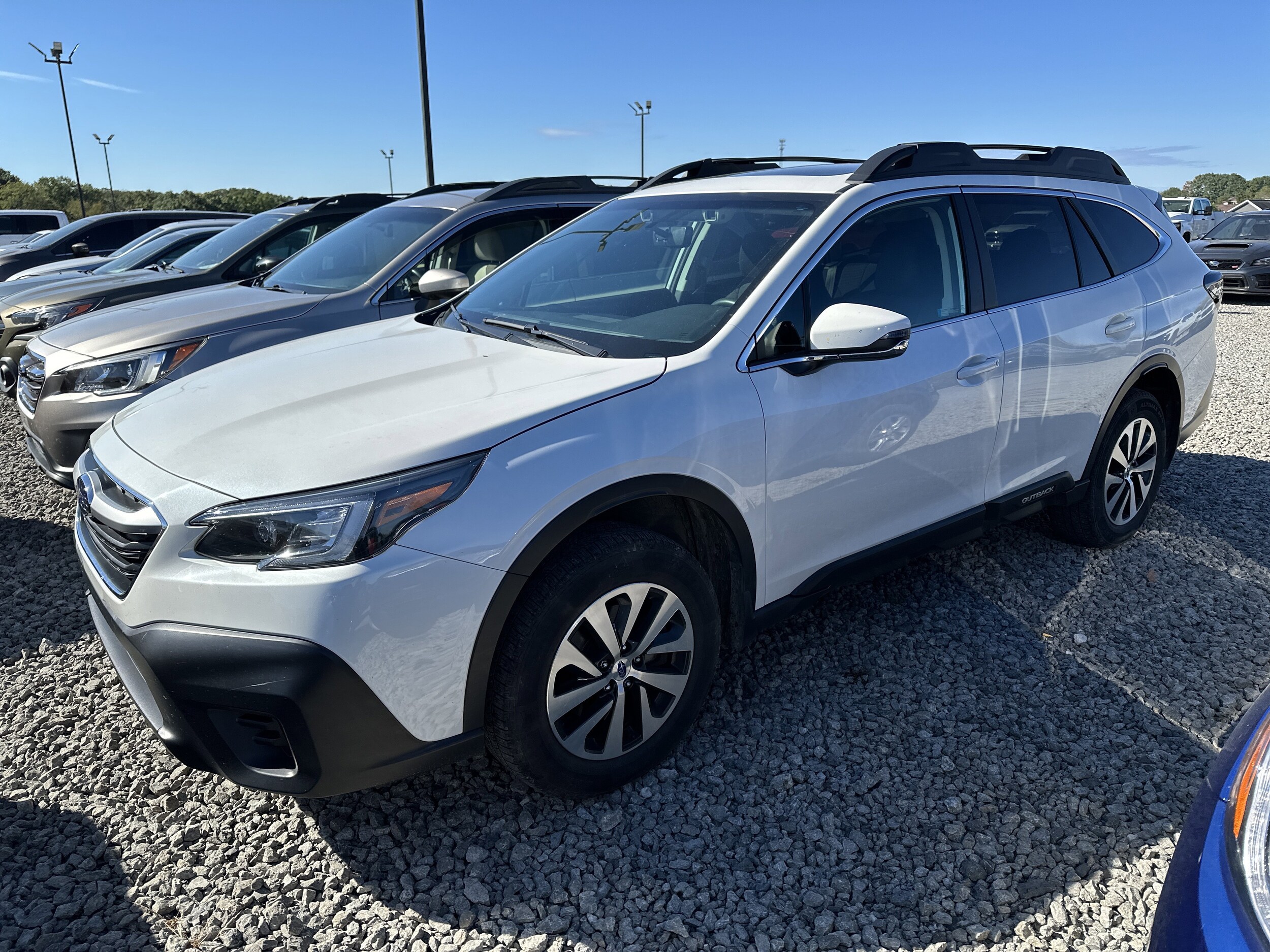2022 Subaru Outback Premium photo 3