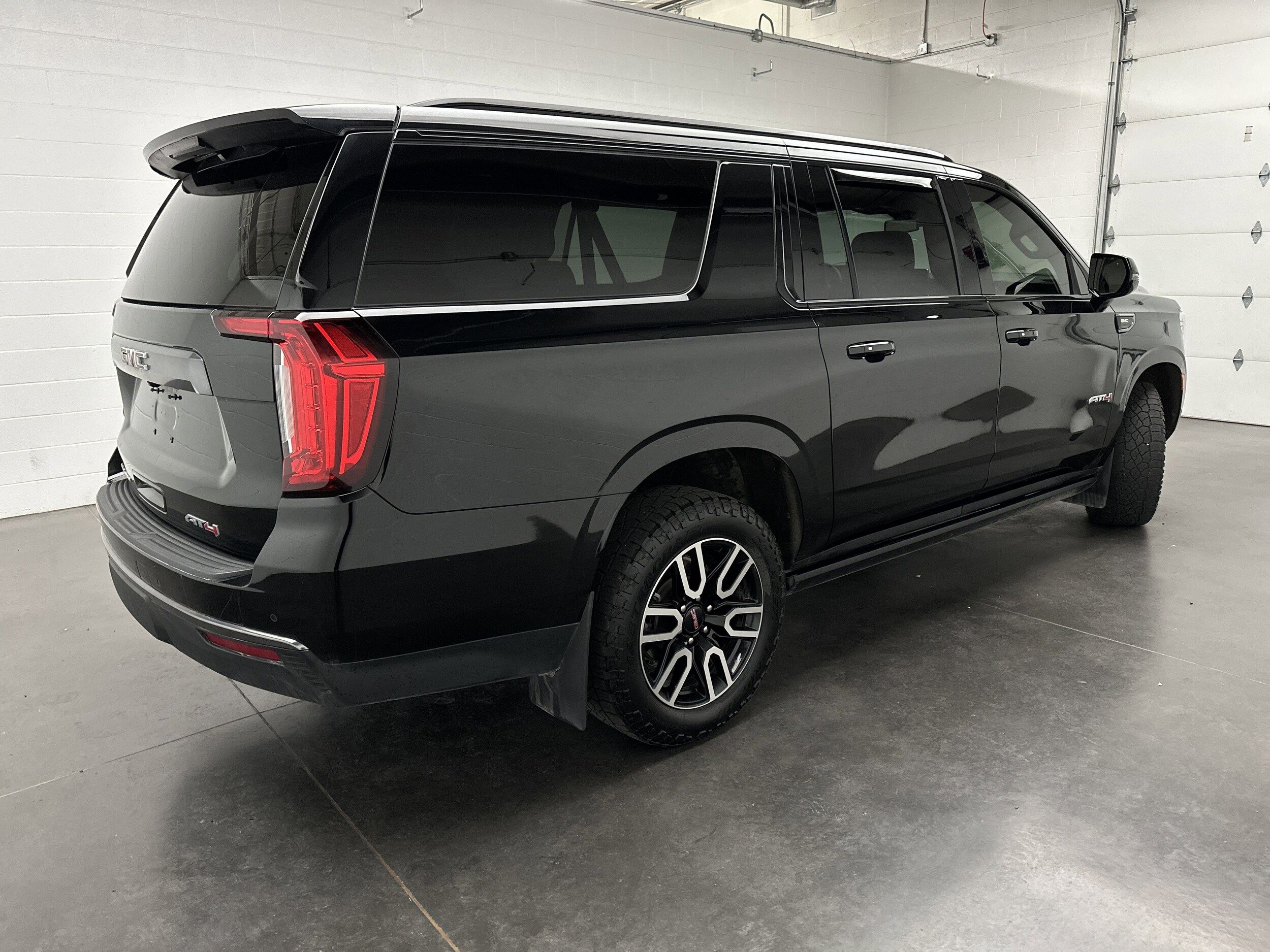 2023 GMC Yukon XL AT4 - Photo 10