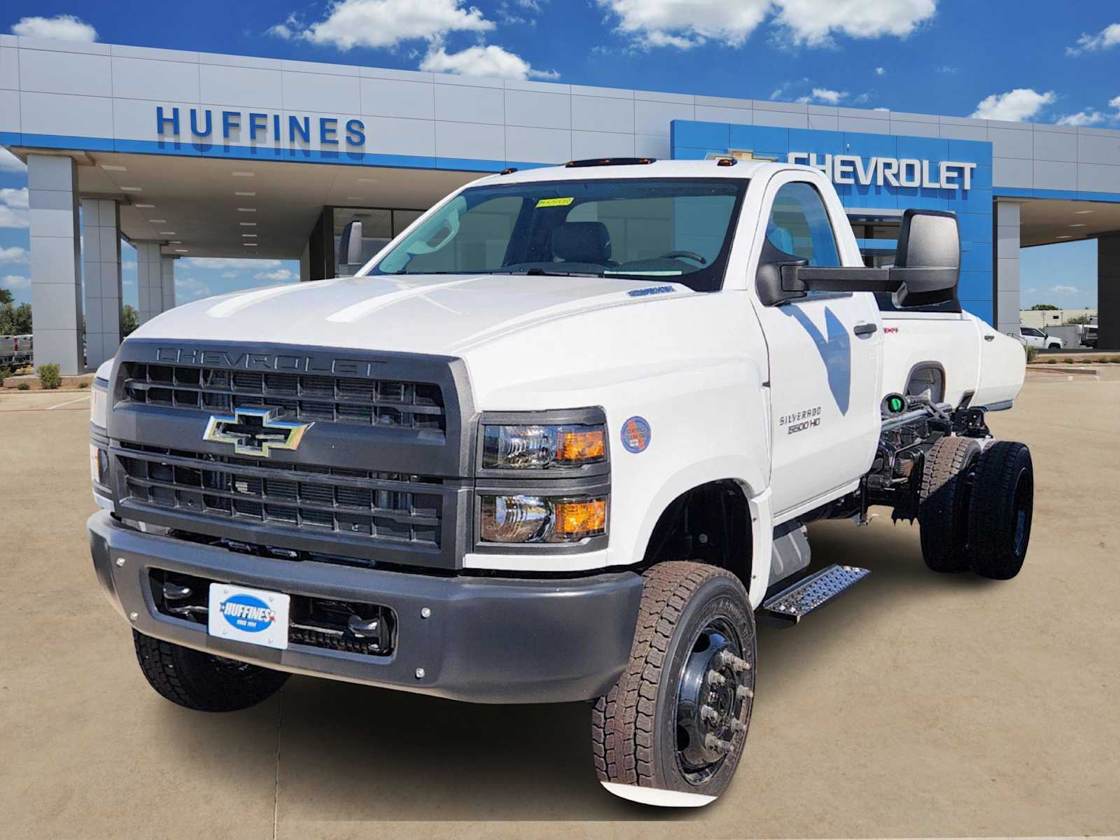 2024 Chevrolet Silverado 5500HD Work Truck photo 2