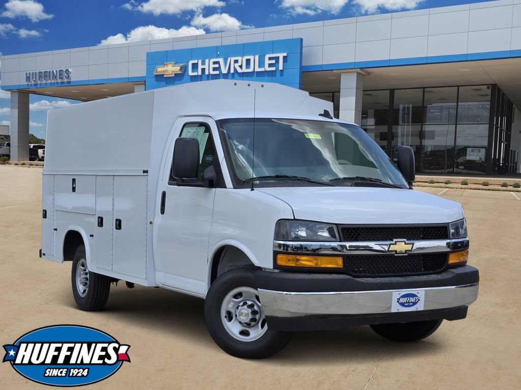 New 2026 Chevrolet Express Cutaway 3500 1WT