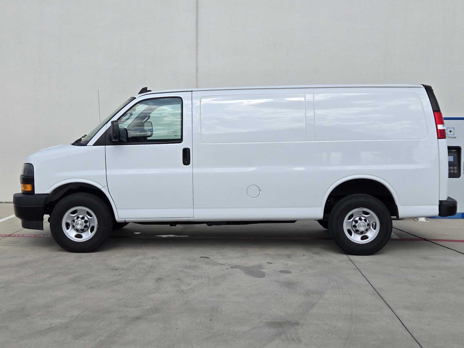 2022 Chevrolet Express Cargo photo 4