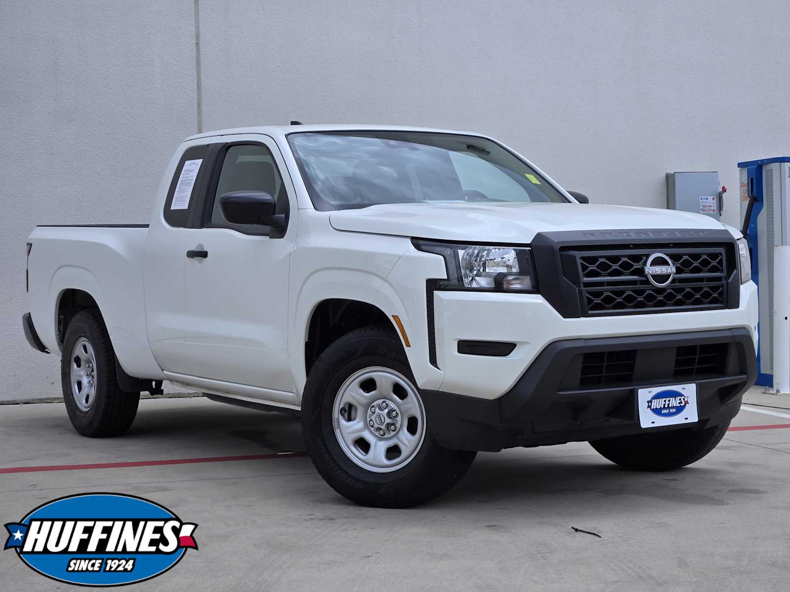 2023 Nissan Frontier S's photo