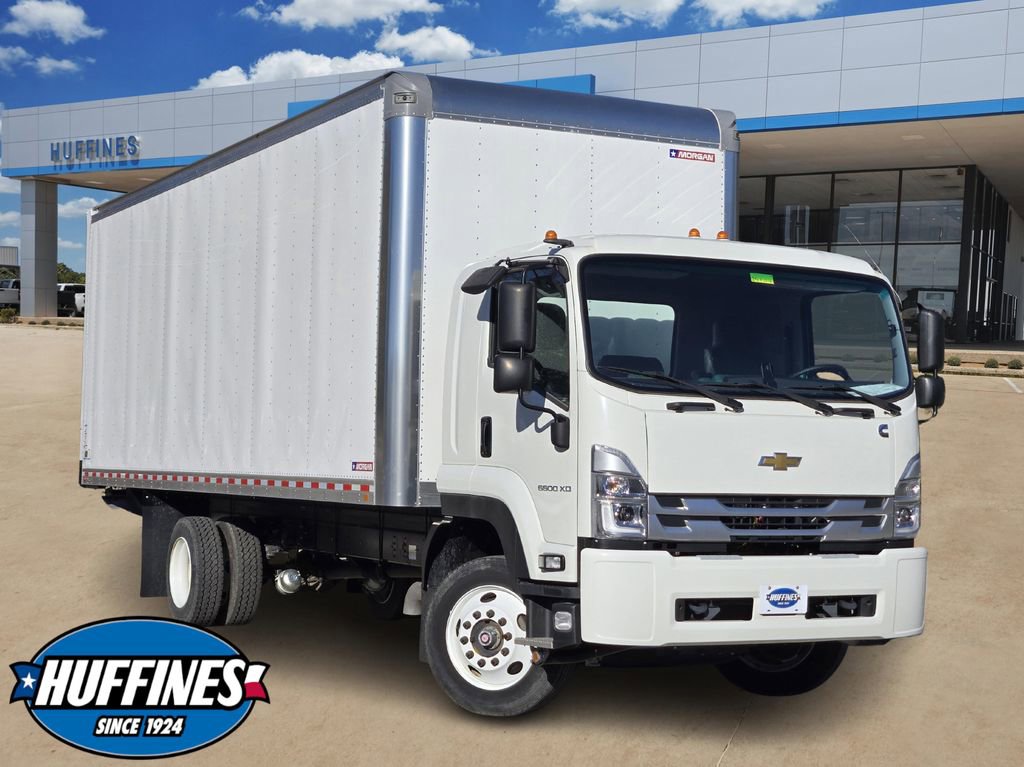 2025 Chevrolet Low Cab Forward's photo