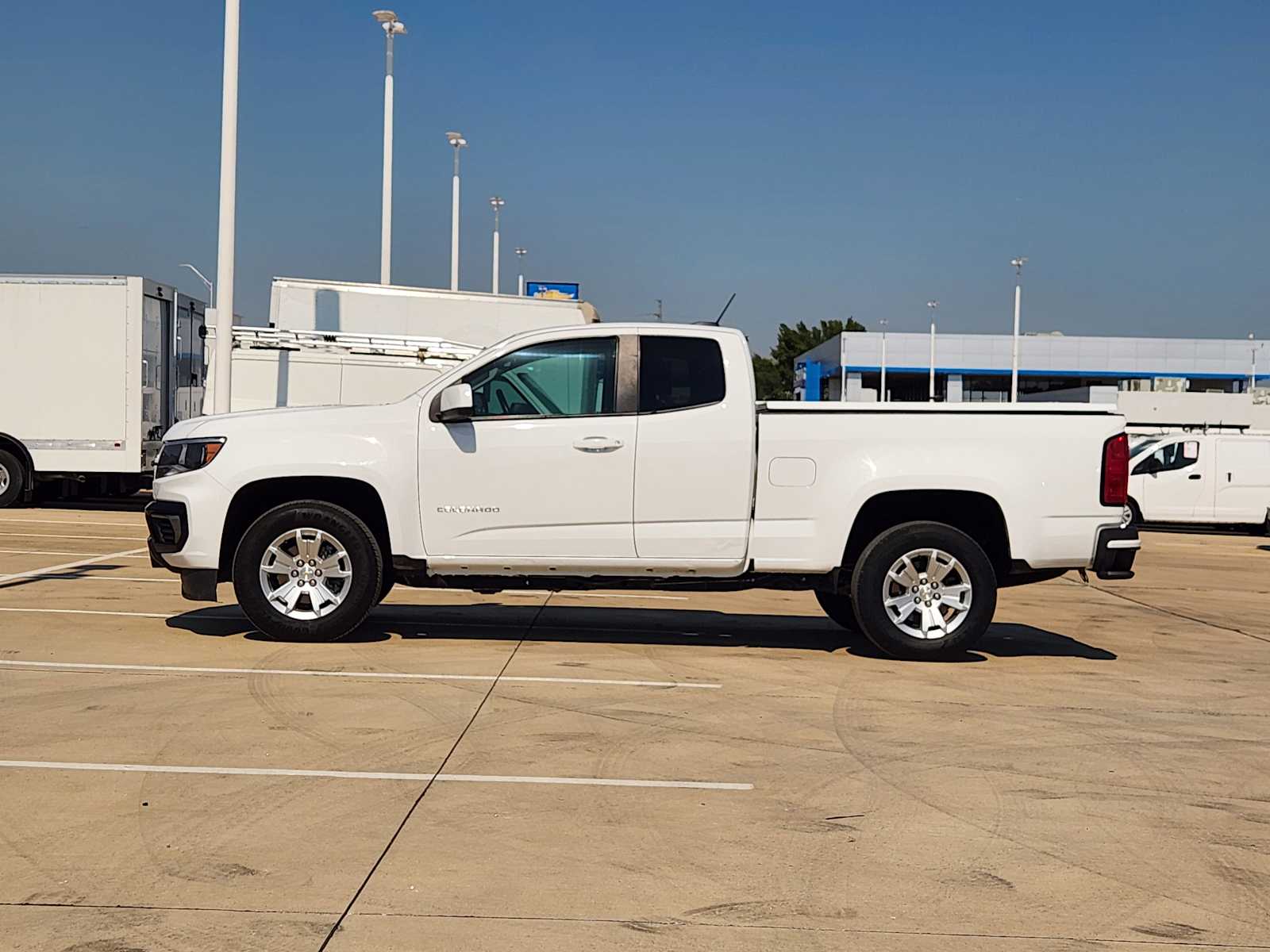 2022 Chevrolet Colorado LT photo 2