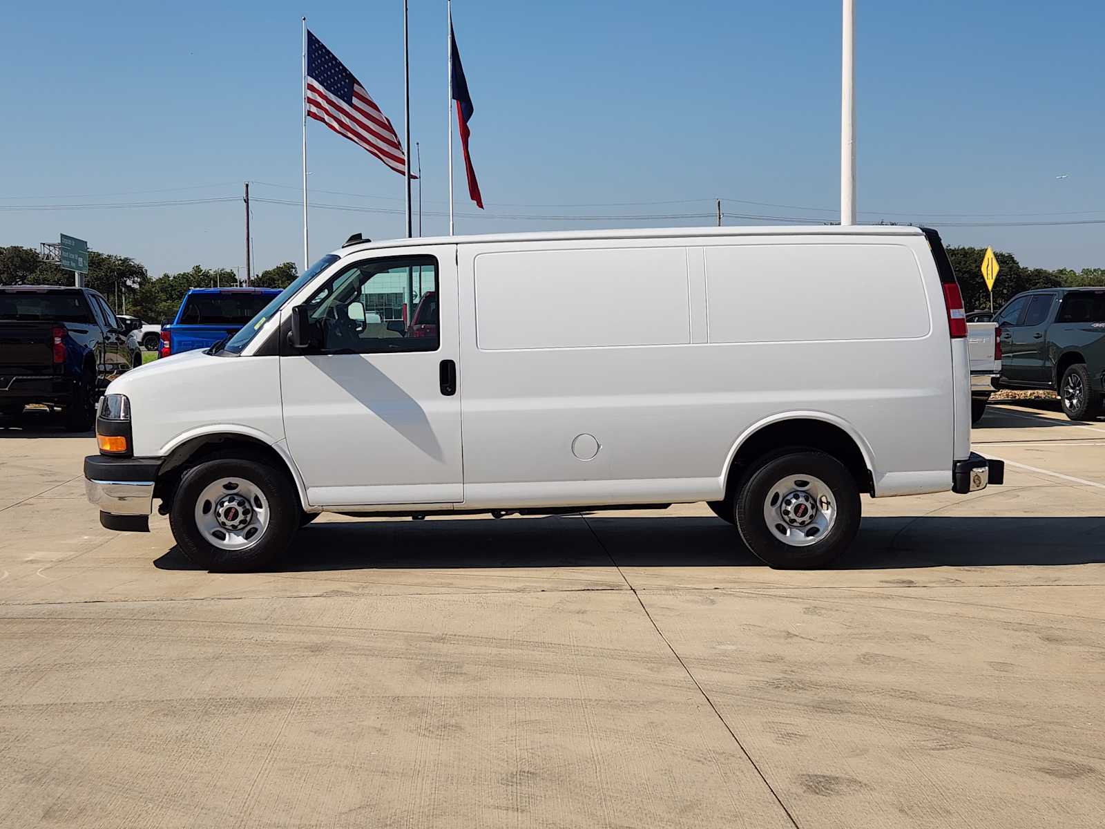 2024 Gmc Savana Cargo 2500 photo 4