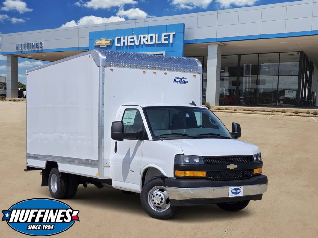New 2026 Chevrolet Express Cutaway 3500 1WT
