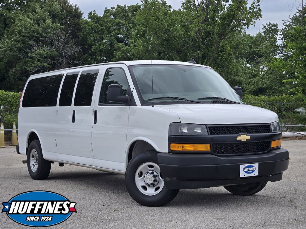 2024 Chevrolet Express 3500 LS Extended's photo