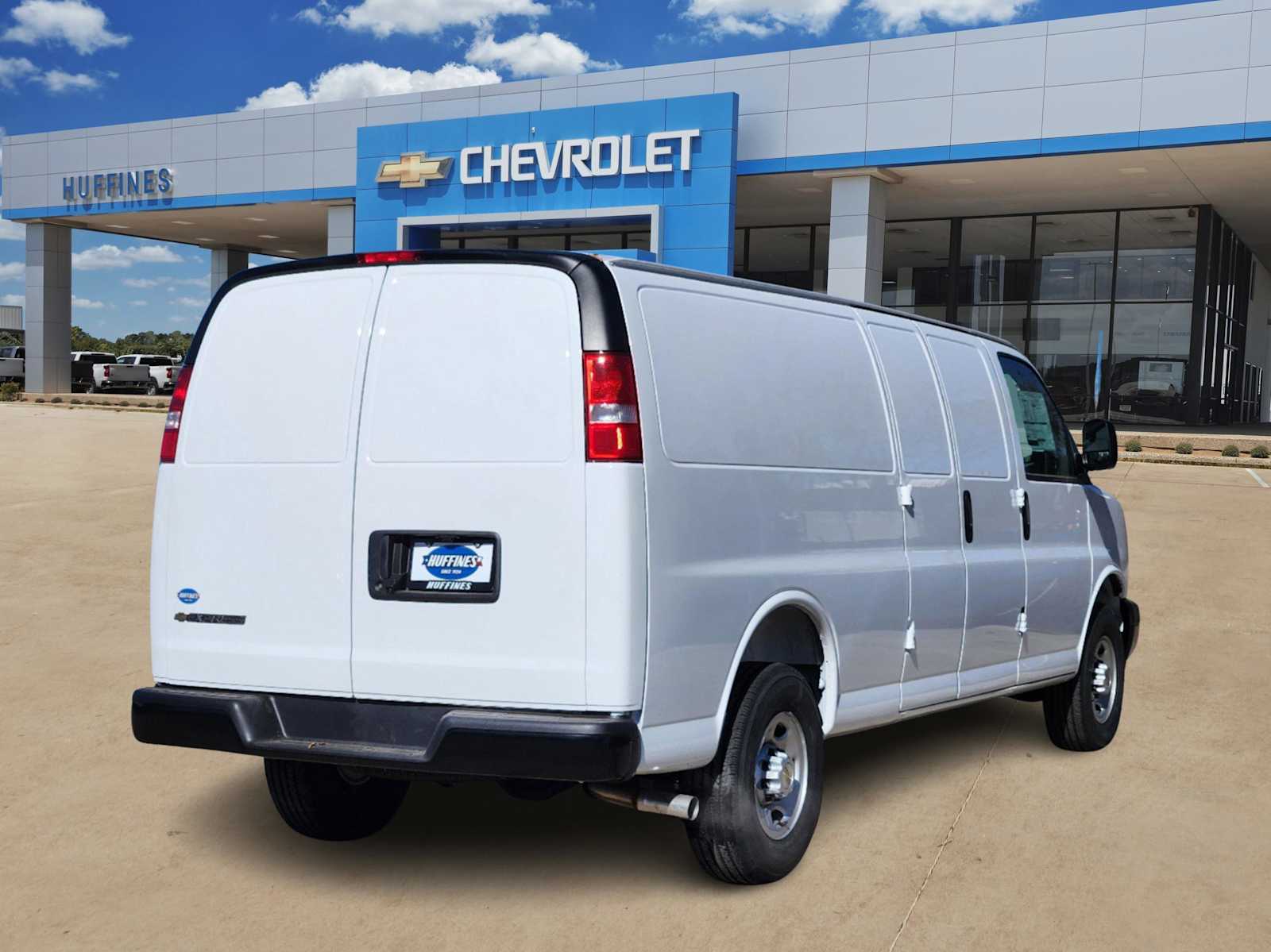 2025 Chevrolet Express Cargo 2500 photo 4