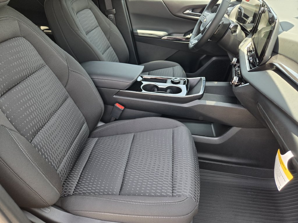 2027 Chevrolet Equinox LT - Photo 11