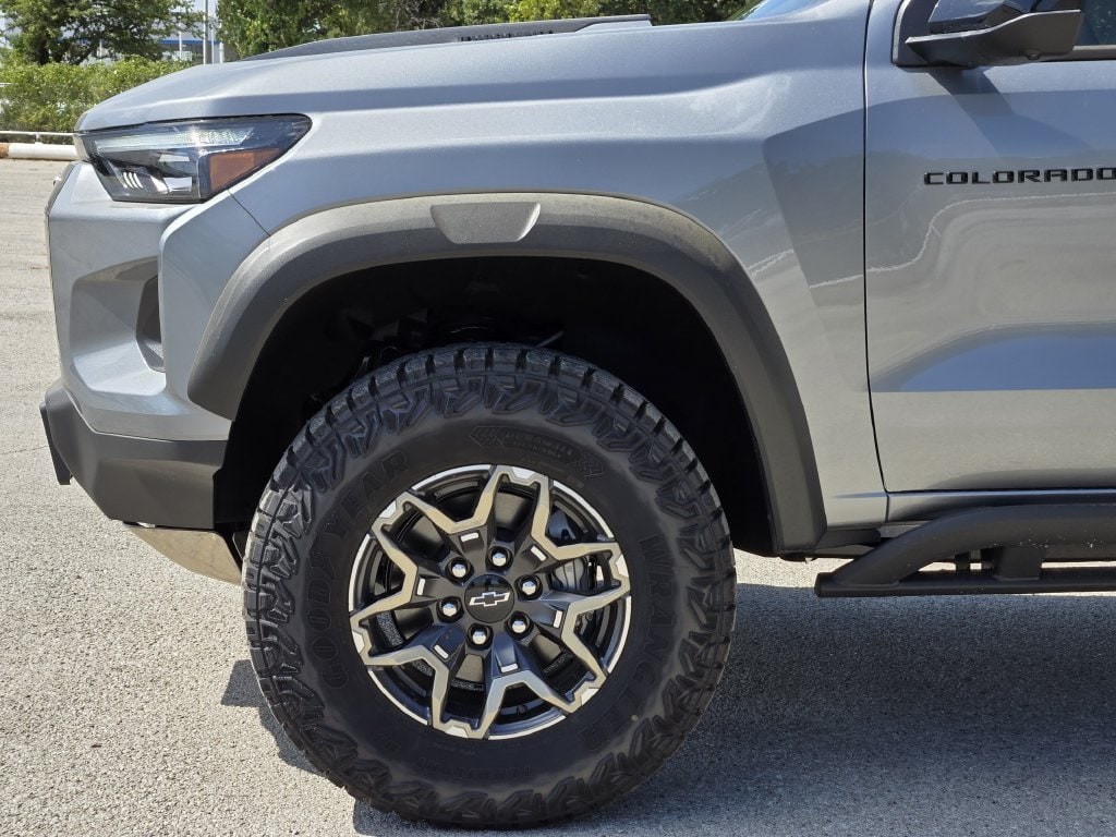 2026 Chevrolet Colorado ZR2 - Photo 6