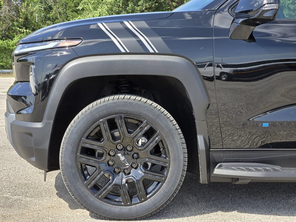 2026 Chevrolet Silverado EV LT - Photo 6