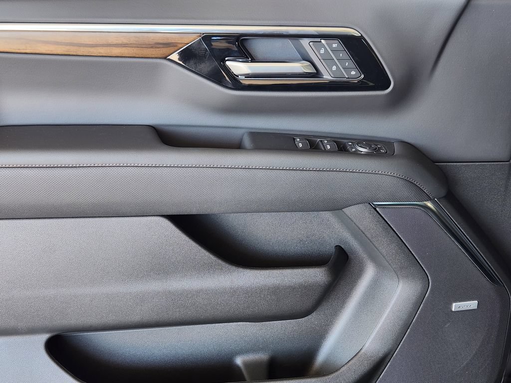 2026 Chevrolet Suburban High Country - Photo 21
