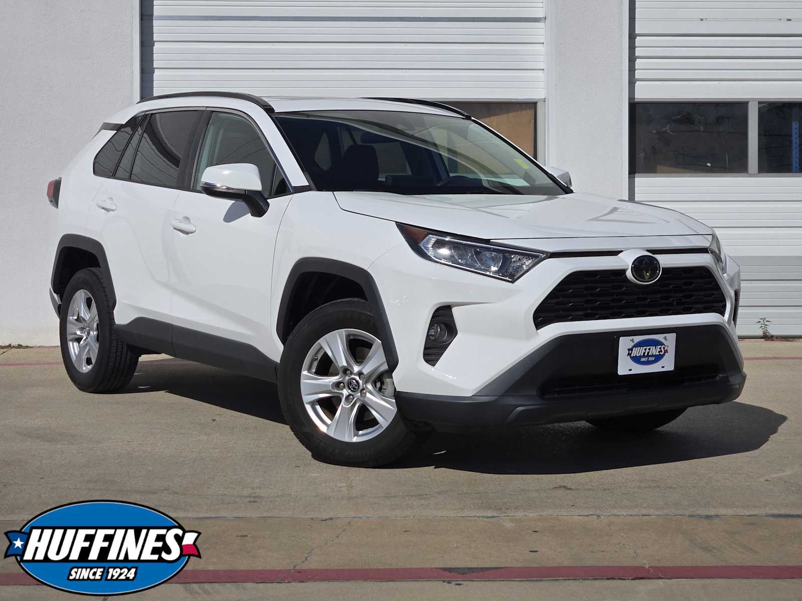 2019 Toyota RAV4 XLE's photo