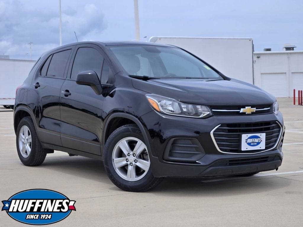 2022 Chevrolet Trax LS's photo