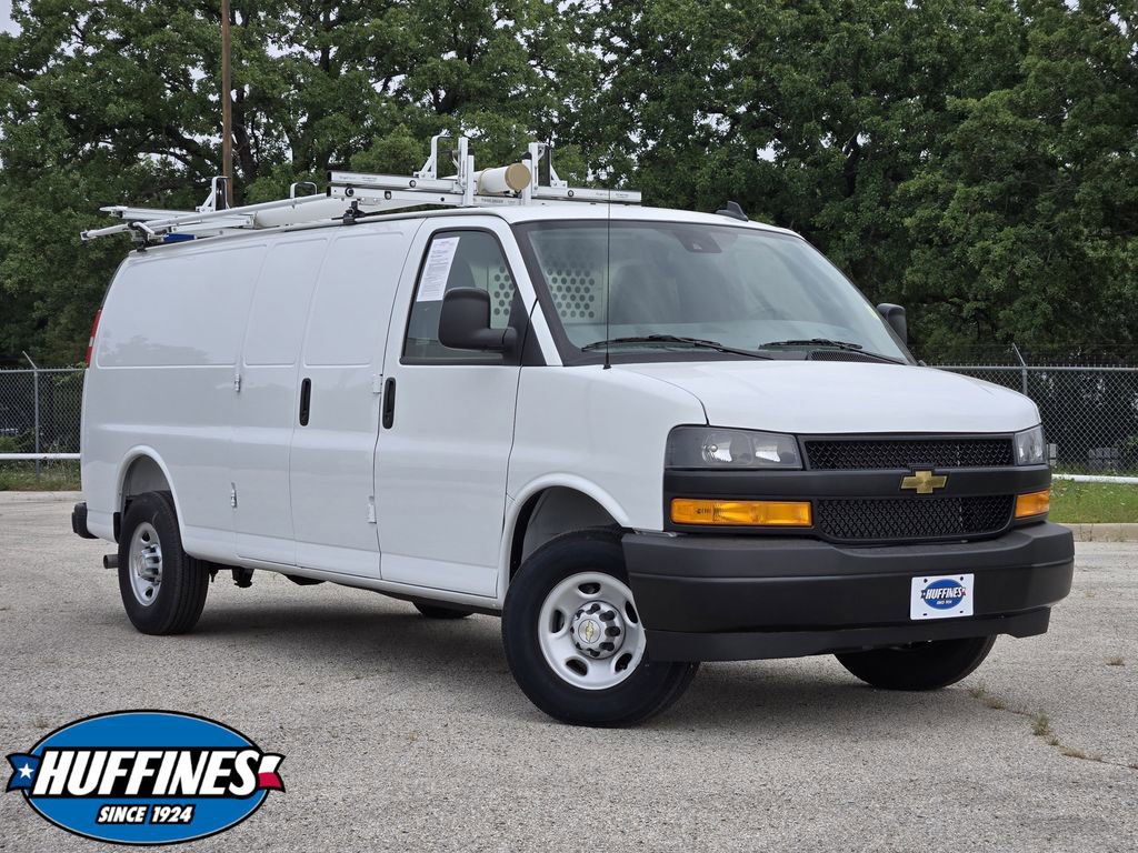 2025 Chevrolet Express 2500 Extended Work Van HD's photo