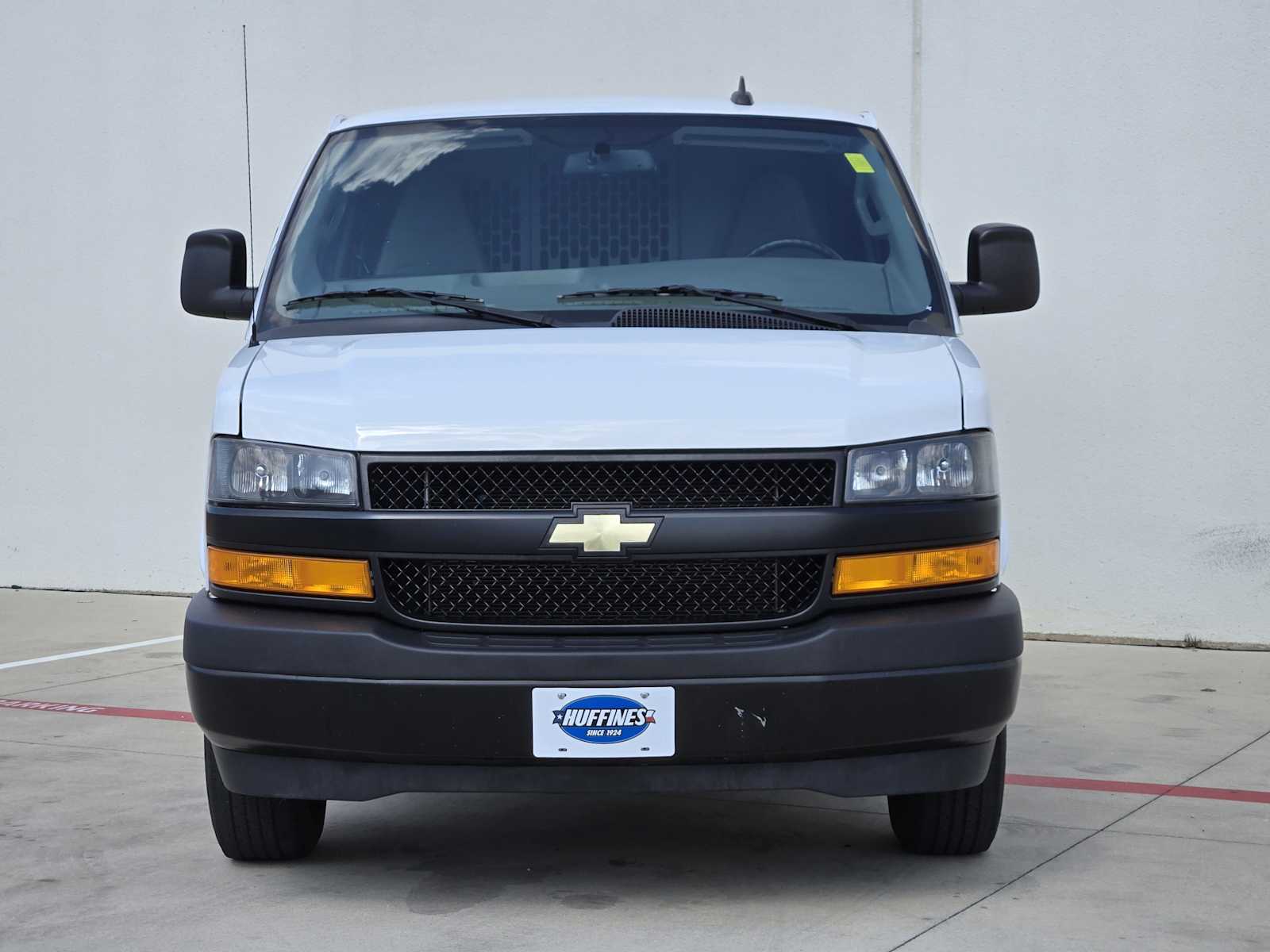 2022 Chevrolet Express Cargo photo 2