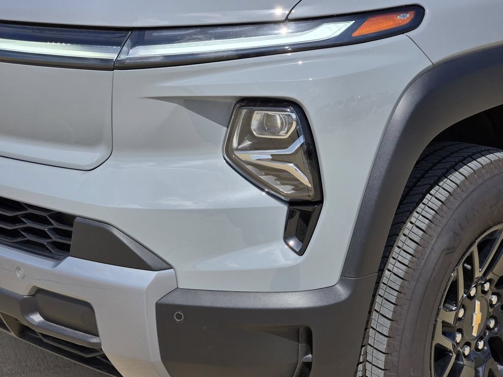 2026 Chevrolet Silverado EV LT - Photo 7