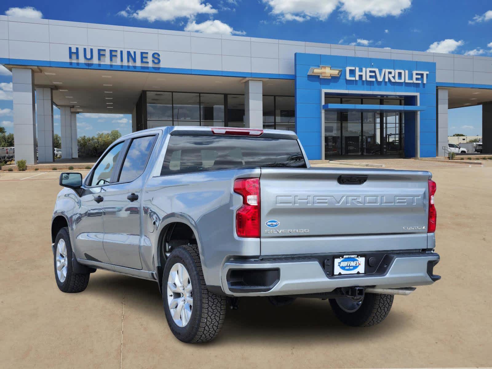2025 Chevrolet Silverado 1500 Custom photo 3
