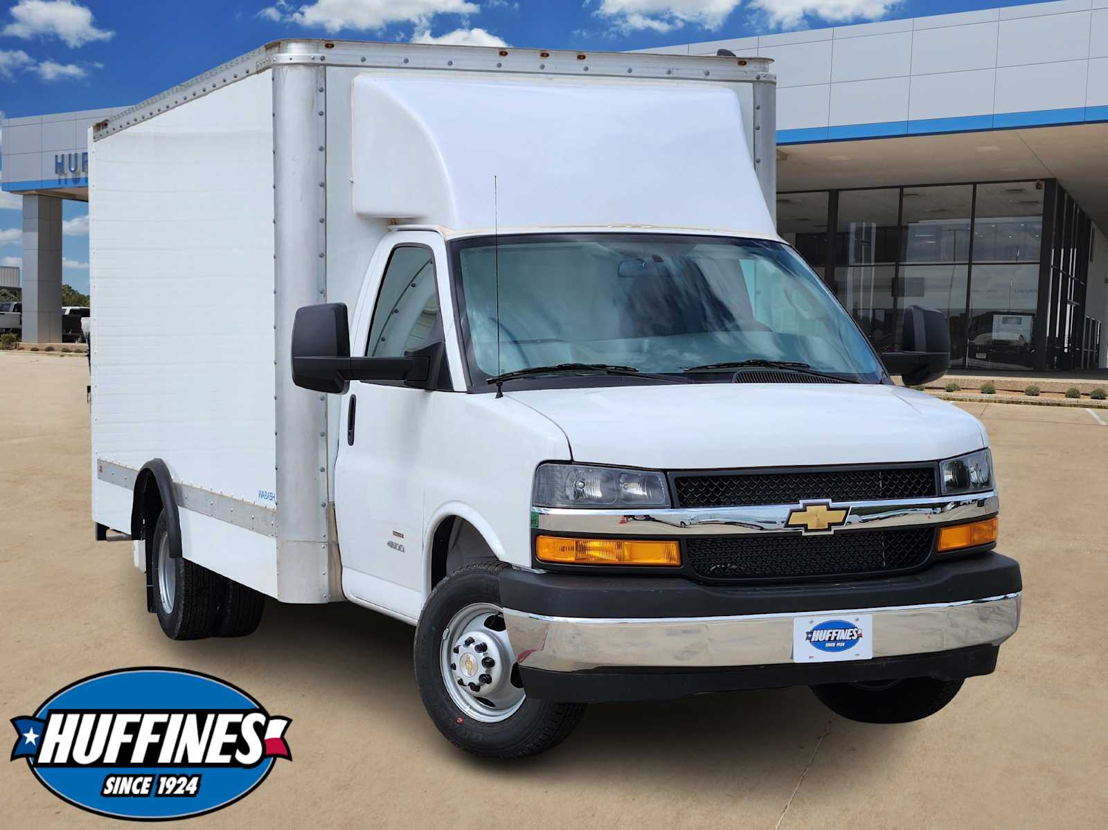 2024 Chevrolet Express Cutaway Base's photo