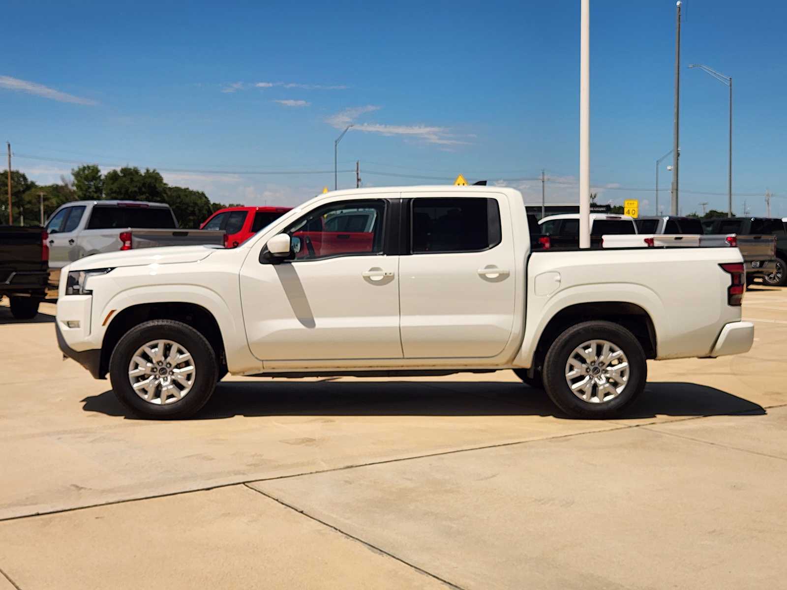 2024 Nissan Frontier SV photo 4