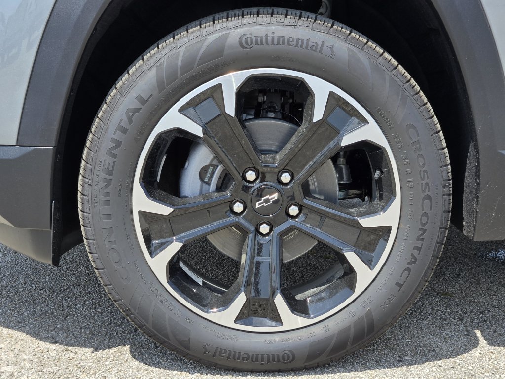 2027 Chevrolet Equinox LT - Photo 9