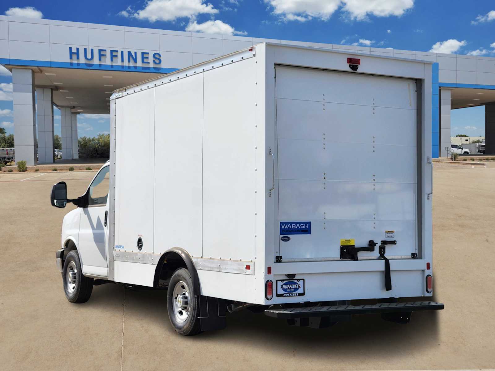 2025 Chevrolet Express 3500 Cutaway photo 3