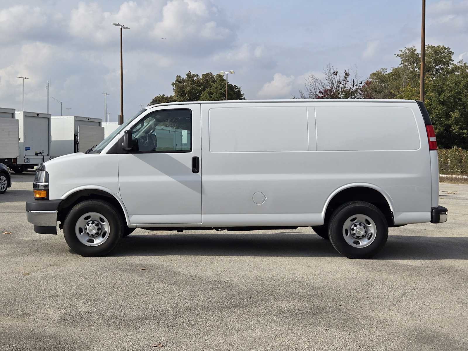 2022 Chevrolet Express Cargo 2500 Van photo 3