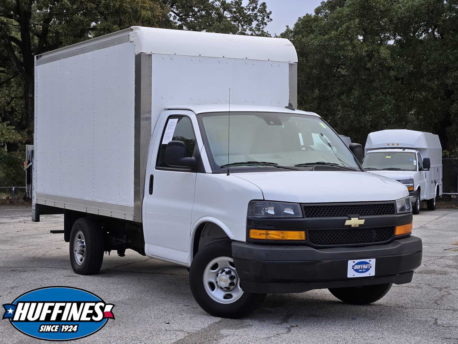2022 Chevrolet Express Cutaway Base's photo
