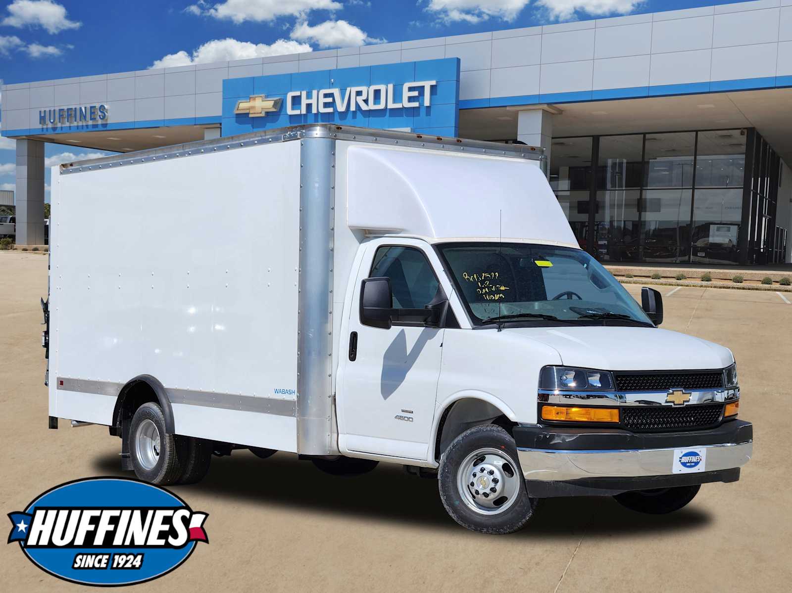 2024 Chevrolet Express Cutaway Base's photo