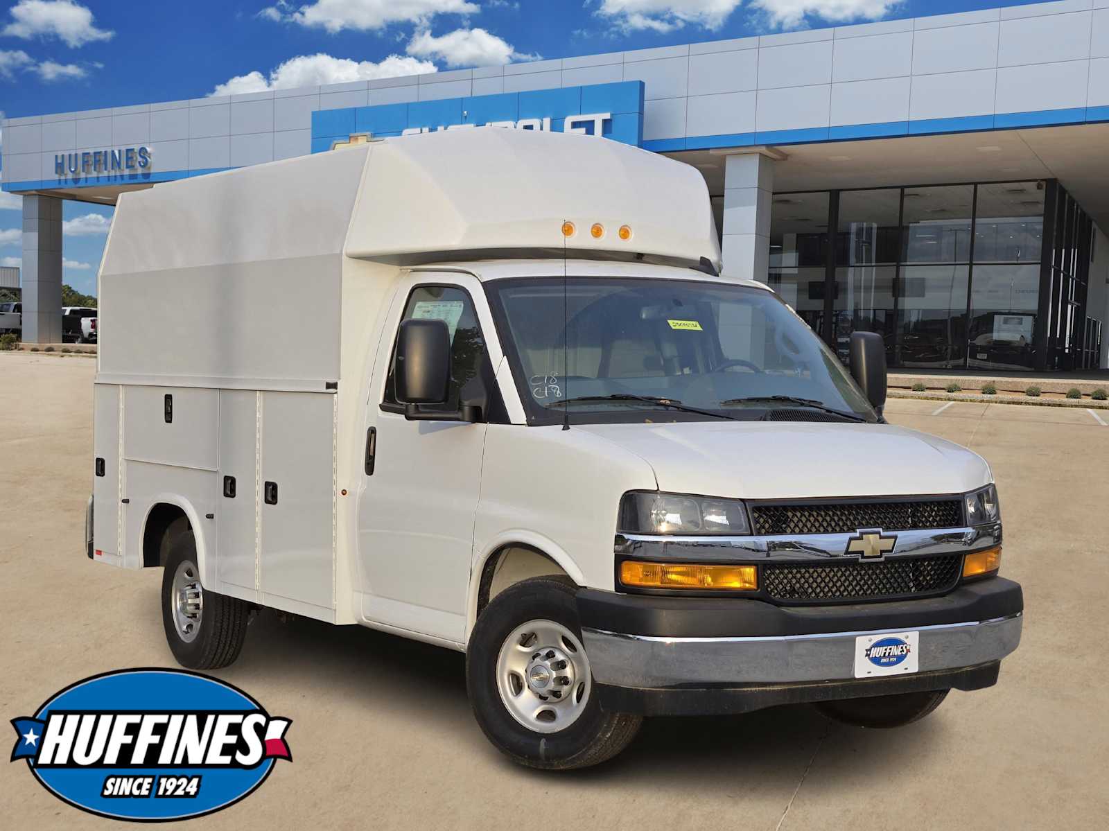 2025 Chevrolet Express Cutaway Base's photo