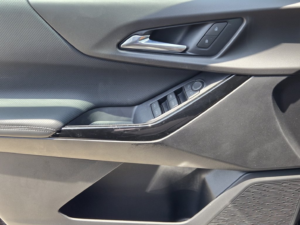 2027 Chevrolet Equinox LT - Photo 18