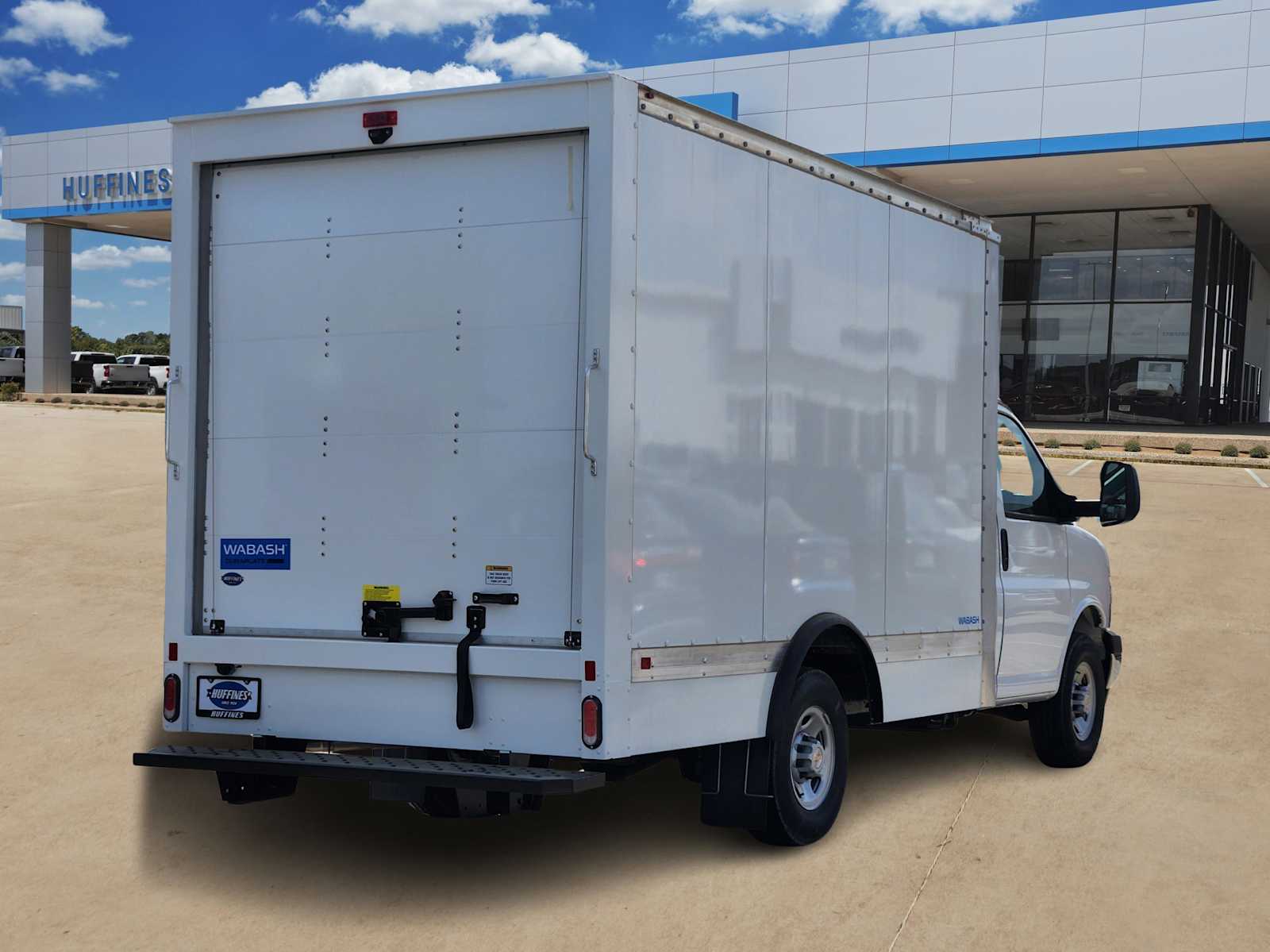 2025 Chevrolet Express 3500 Cutaway photo 4
