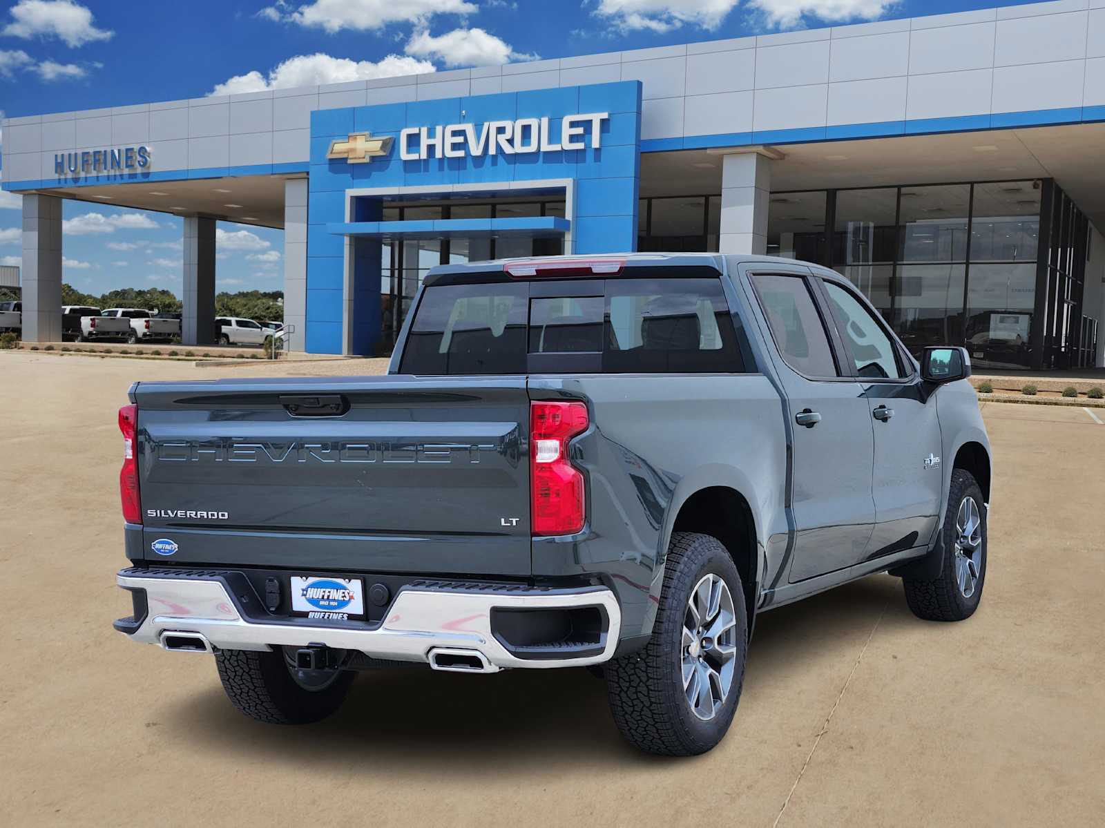 2025 Chevrolet Silverado 1500 LT photo 4