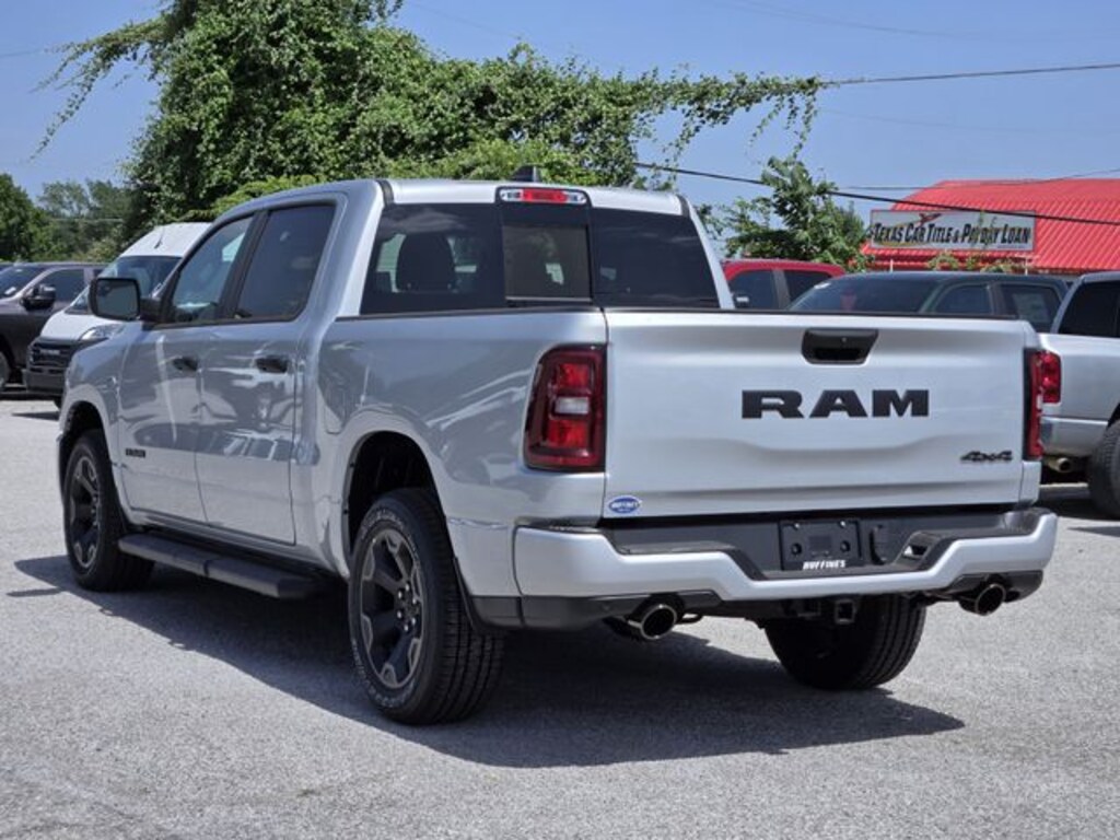 New 2026 Ram 1500 EXPRESS CREW CAB 4X4 5'7 BOX Pickup