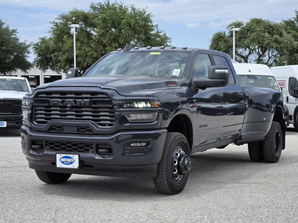 New 2026 Ram 3500 LONE STAR CREW CAB 4X4 8' BOX Pickup