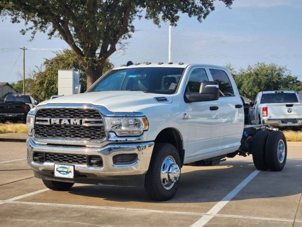 New 2024 Ram 3500 Chassis Cab 3500 TRADESMAN CREW CAB CHASSIS 4X4 60' CA Pickup