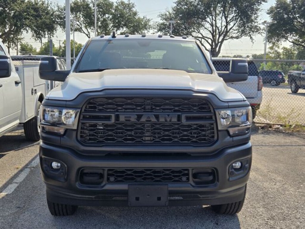 New 2023 Ram 3500 TRADESMAN CREW CAB 4X4 8' BOX Pickup