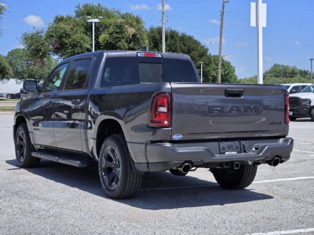 New 2026 Ram 1500 EXPRESS CREW CAB 4X4 5'7 BOX Pickup
