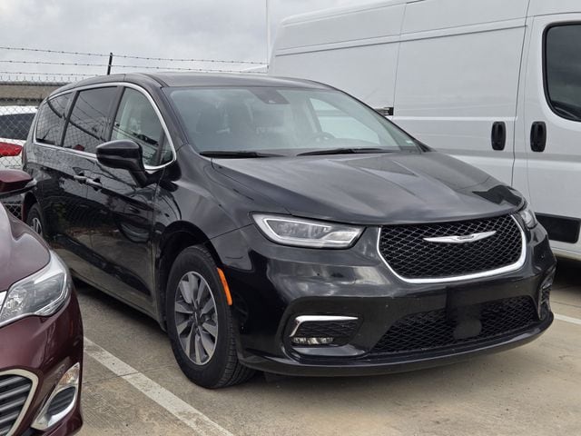 2023 Chrysler Pacifica Hybrid Touring L Hybrid's photo