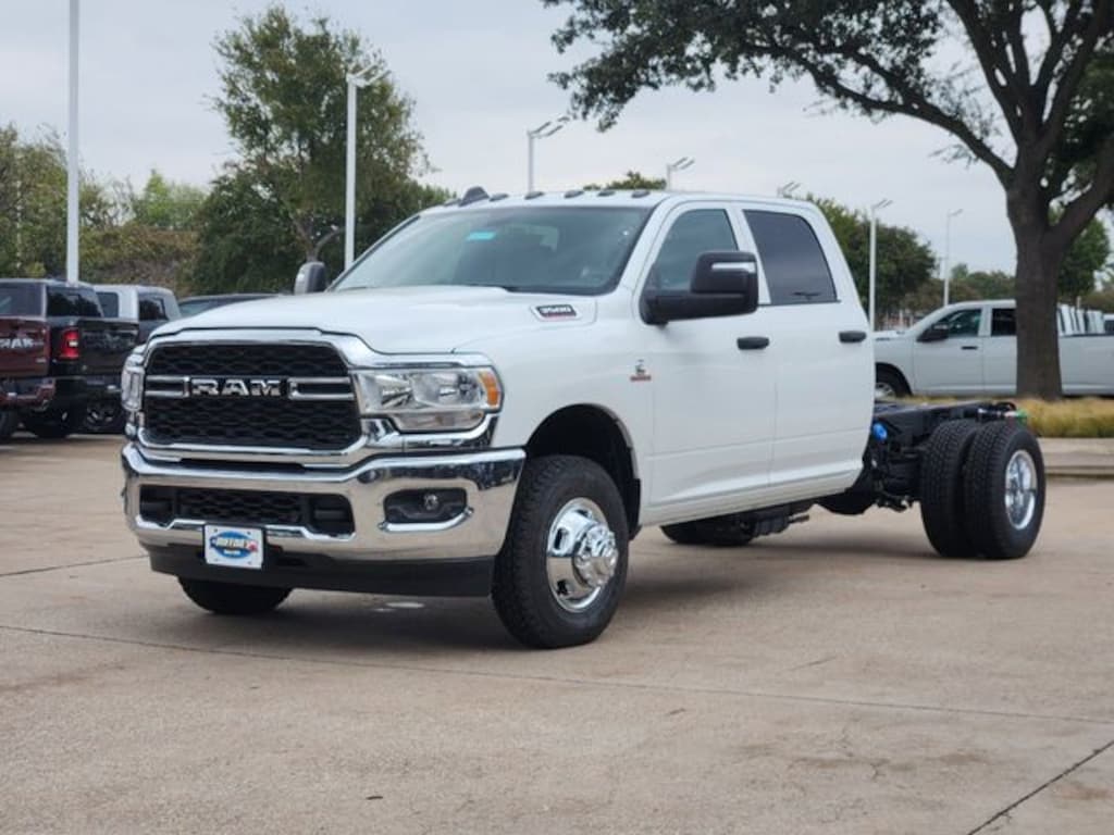 New 2024 Ram 3500 Chassis Cab 3500 TRADESMAN CREW CAB CHASSIS 4X4 60' CA Pickup