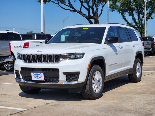 2025 Jeep Grand Cherokee Laredo photo 2