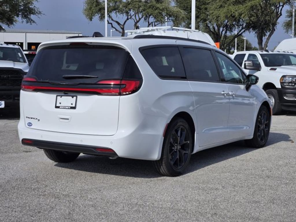 New 2026 Chrysler Pacifica SELECT Passenger Van
