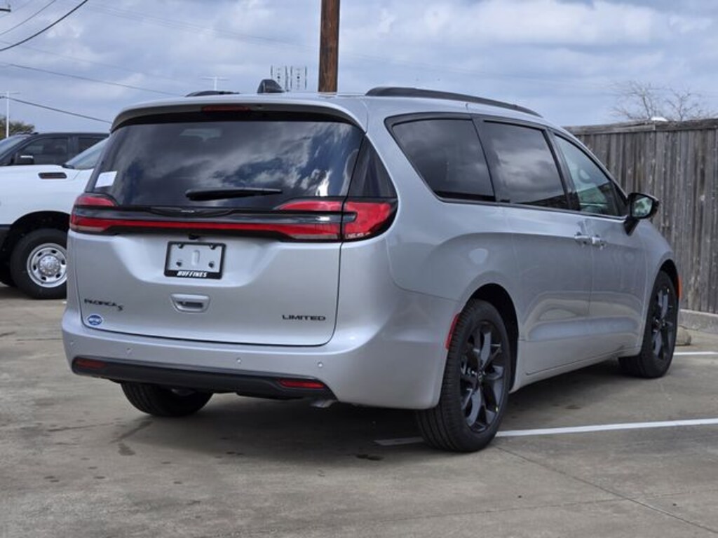 New 2026 Chrysler Pacifica LIMITED Passenger Van