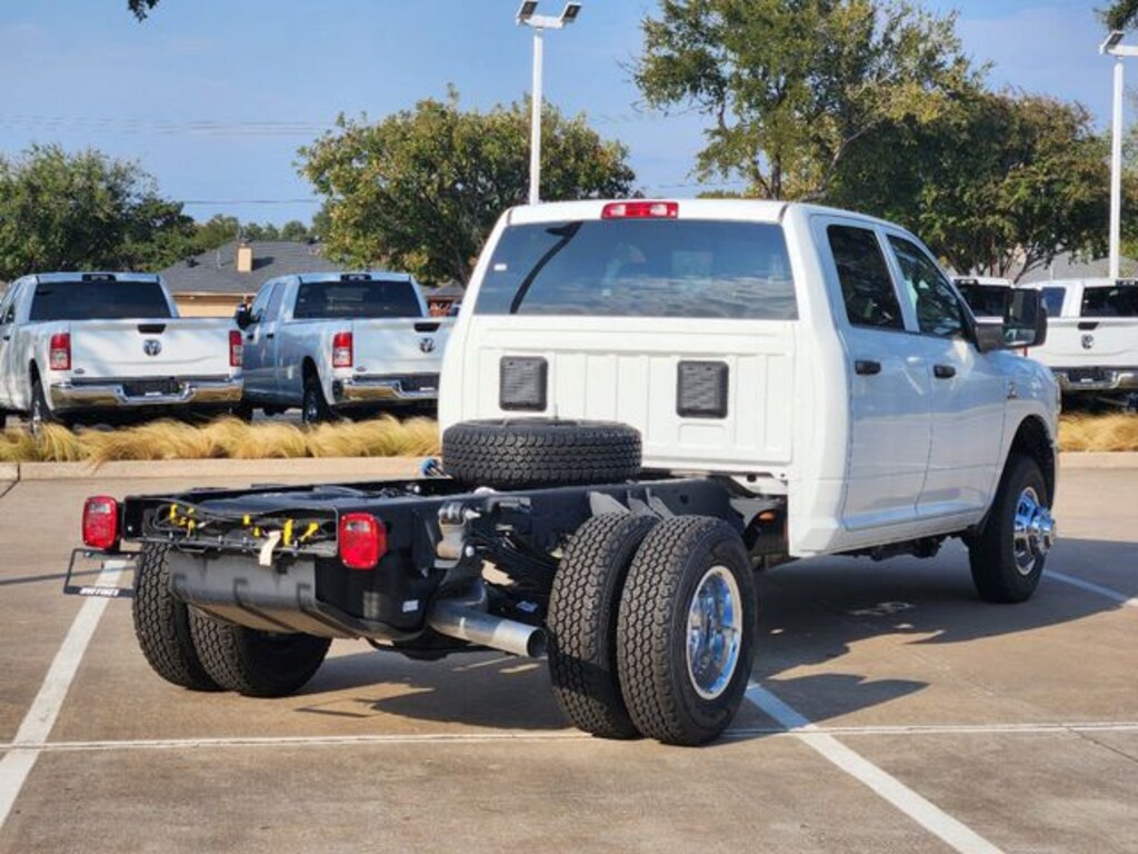 New 2024 Ram 3500 Chassis Cab 3500 TRADESMAN CREW CAB CHASSIS 4X4 60' CA Pickup