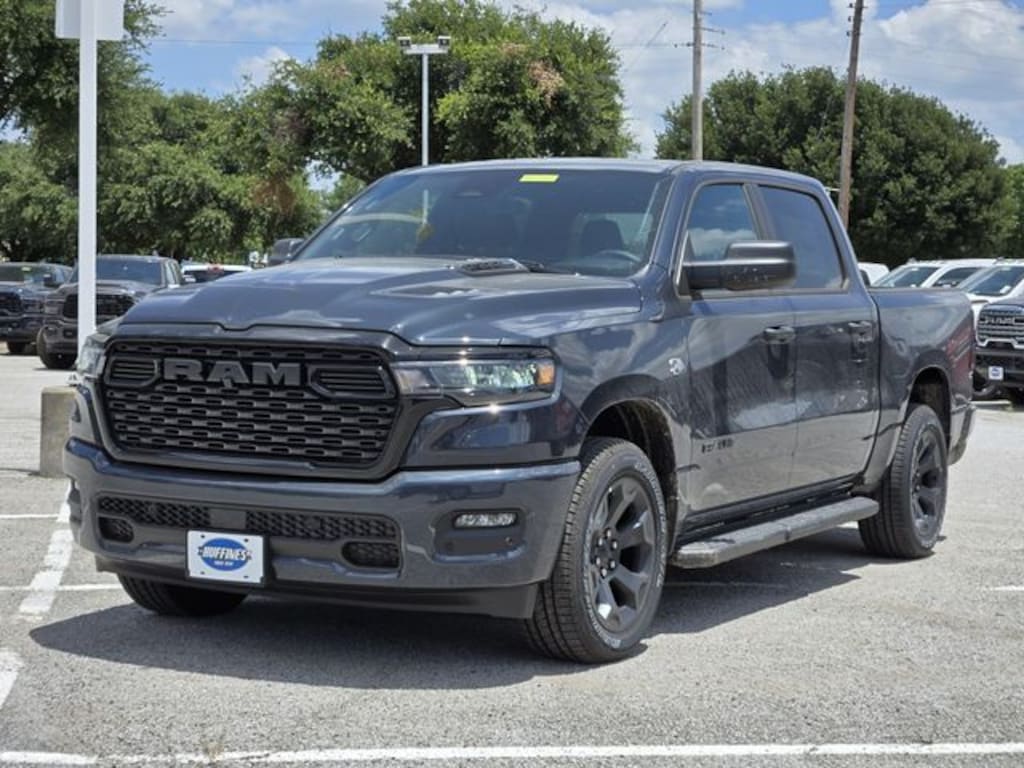 New 2026 Ram 1500 EXPRESS CREW CAB 4X4 5'7 BOX Pickup
