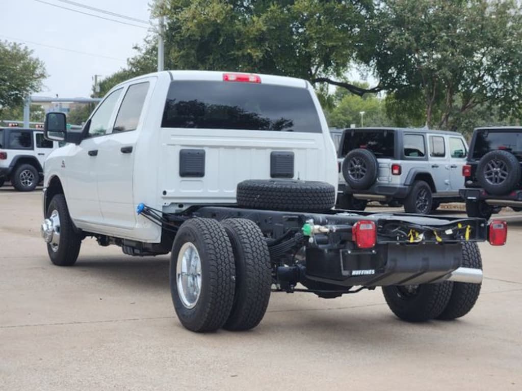 New 2024 Ram 3500 Chassis Cab 3500 TRADESMAN CREW CAB CHASSIS 4X4 60' CA Pickup