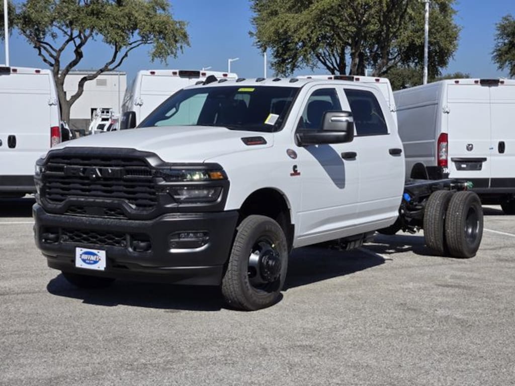 New 2026 Ram 3500 Chassis Cab 3500 TRADESMAN CREW CAB CHASSIS 4X4 60' CA Pickup