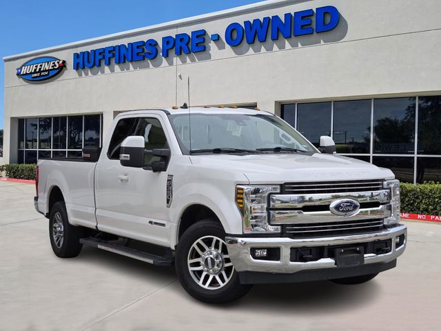 2019 Ford F-350 Super Duty Lariat's photo