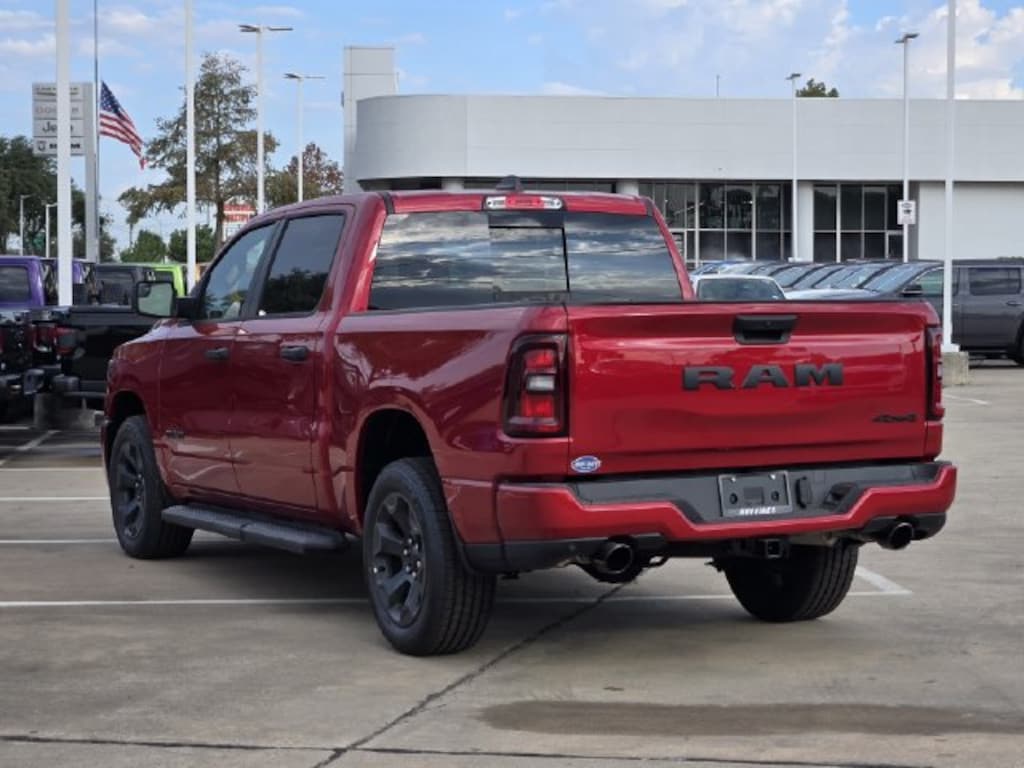 New 2026 Ram 1500 EXPRESS CREW CAB 4X4 5'7 BOX Pickup