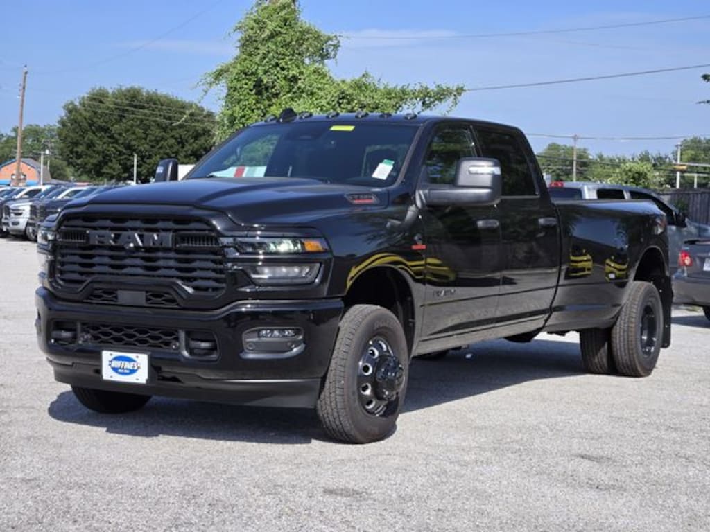 New 2026 Ram 3500 LONE STAR CREW CAB 4X4 8' BOX Pickup